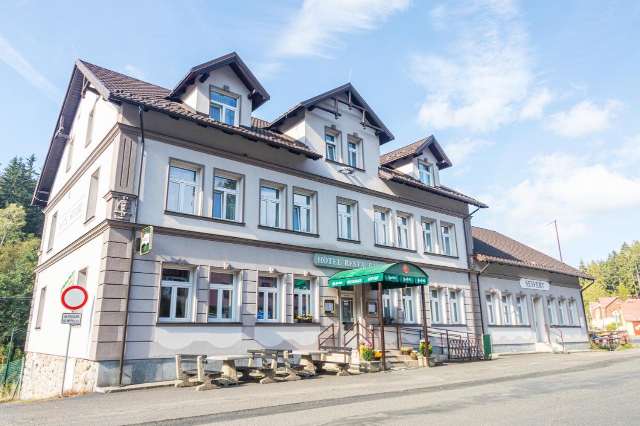 Hotel Seifert Nové Hamry Exteriör bild