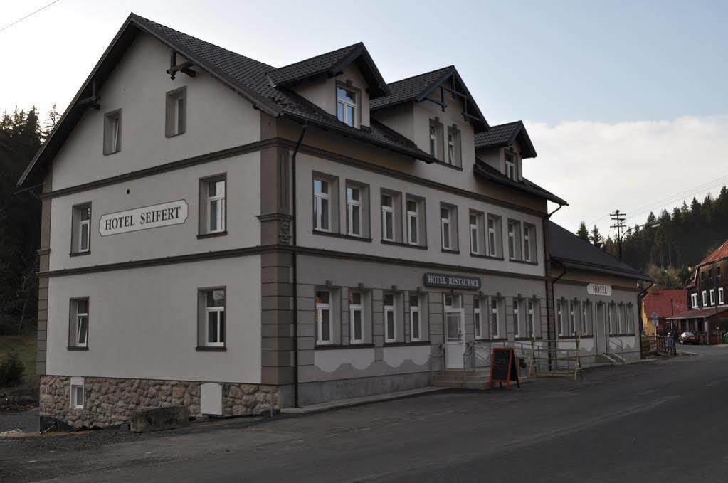 Hotel Seifert Nové Hamry Exteriör bild